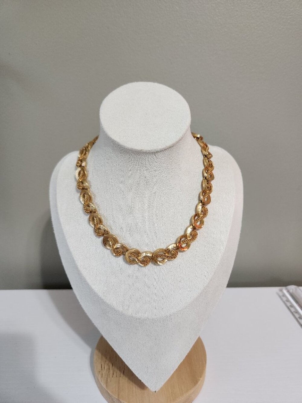 Monet Gold Tone Statement Choker Necklace Textured Swirl Links 13” Vintage